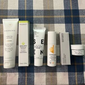 Skin and Hair Care Sample Size Set
